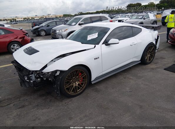 1FA6P8CF6R5428035 2024 FORD MUSTANG White Передня ліва чверть