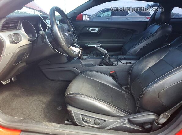 1FA6P8TH5L5120217 2020 FORD MUSTANG Red Widok wnętrza z przodu