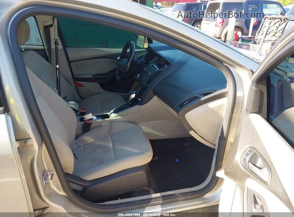 1FADP3F21GL304248 2016 FORD FOCUS Champagne Вид салону спереду