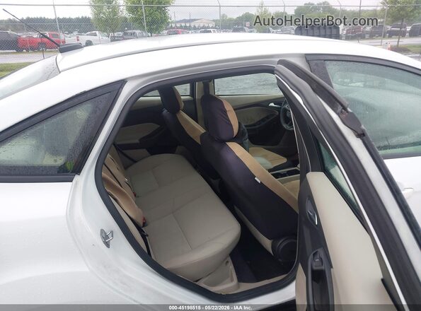 1FADP3F21JL227453 2018 FORD FOCUS White Widok naklejki z numerem VIN