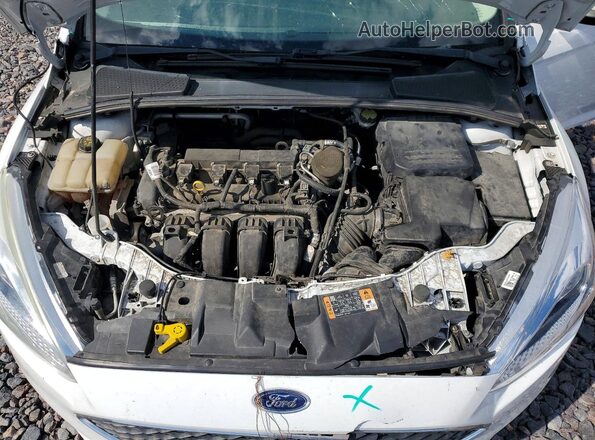 1FADP3F22GL267145 2016 FORD FOCUS White Rear interior view