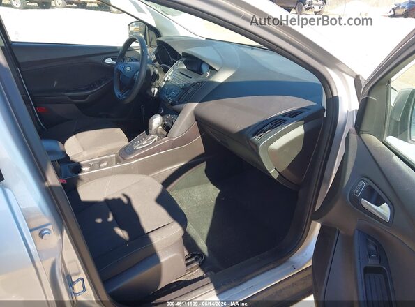 1FADP3F23GL216026 2016 FORD FOCUS Silver Front interior view