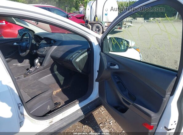 1FADP3F24HL328173 2017 FORD FOCUS White წინა სალონის ხედი