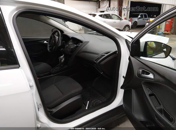 1FADP3F25HL315402 2017 FORD FOCUS White Widok wnętrza z przodu