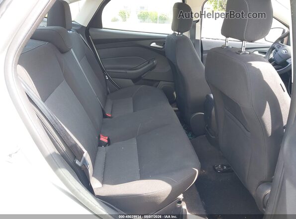 1FADP3F25JL235183 2018 FORD FOCUS Silver 