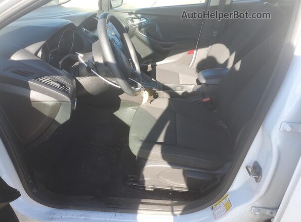 1FADP3F26GL373503 2016 FORD FOCUS Белый Вид салона спереди