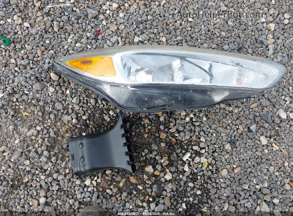 1FADP3F28JL265827 2018 FORD FOCUS White Вид щитка приладів
