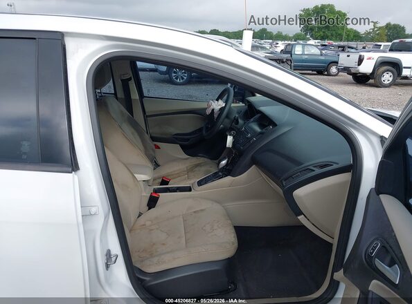 1FADP3F28JL265827 2018 FORD FOCUS White Вид салону спереду