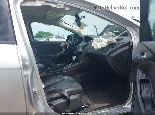 1FADP3F2XGL345980 2016 FORD FOCUS Silver Front interior view
