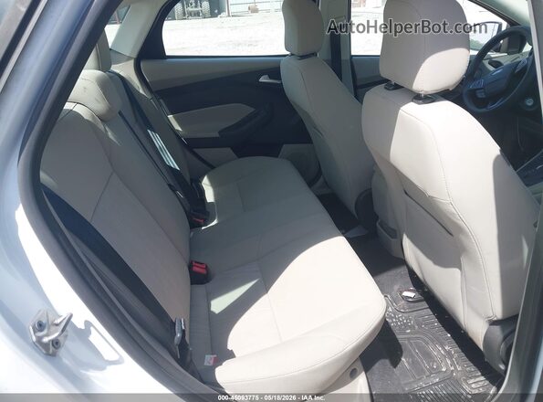 1FADP3F2XHL212928 2017 FORD FOCUS White VIN კოდის სტიკერის ხედი