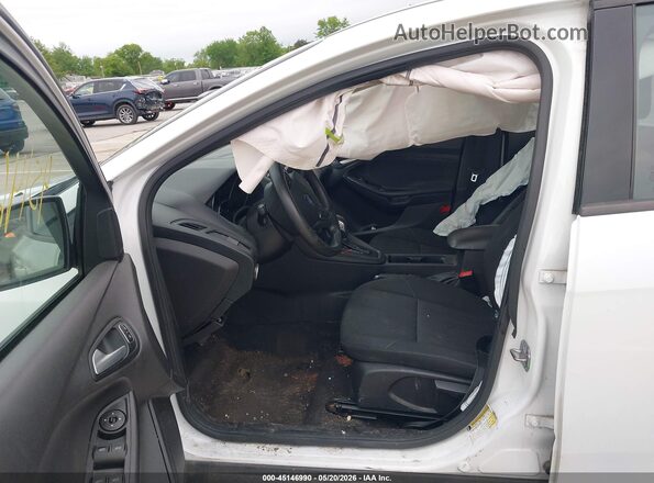 1FADP3FE1JL219802 2018 FORD FOCUS White Front interior view