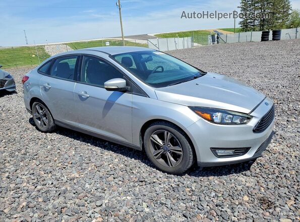 1FADP3FE5JL210181 2018 FORD FOCUS Silver Przód prawy