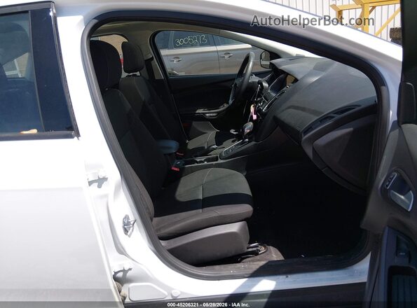 1FADP3H26JL203582 2018 FORD FOCUS White წინა სალონის ხედი