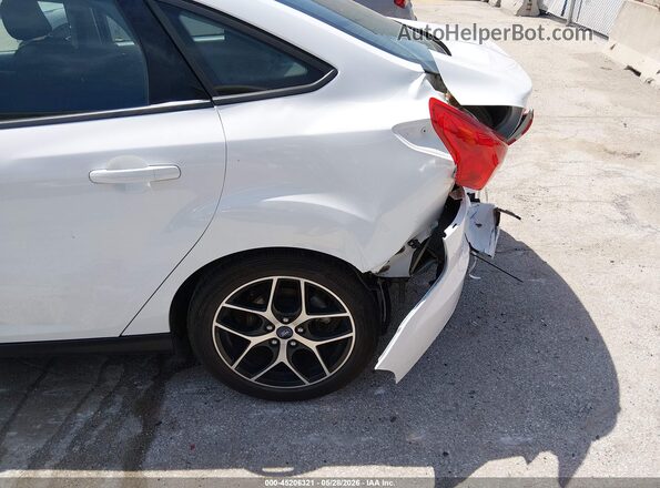 1FADP3H26JL203582 2018 FORD FOCUS White წინა ხედი