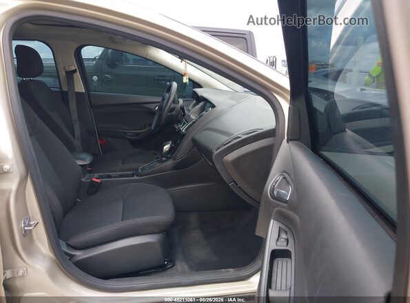 1FADP3H26JL220933 2018 FORD FOCUS Gold Widok wnętrza z przodu