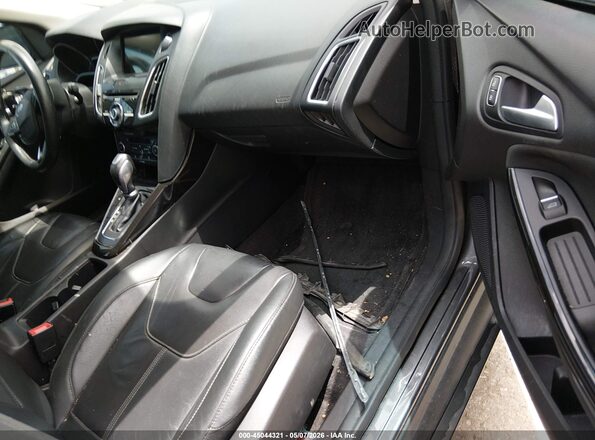 1FADP3J27JL233104 2018 FORD FOCUS Gray Вид салону спереду