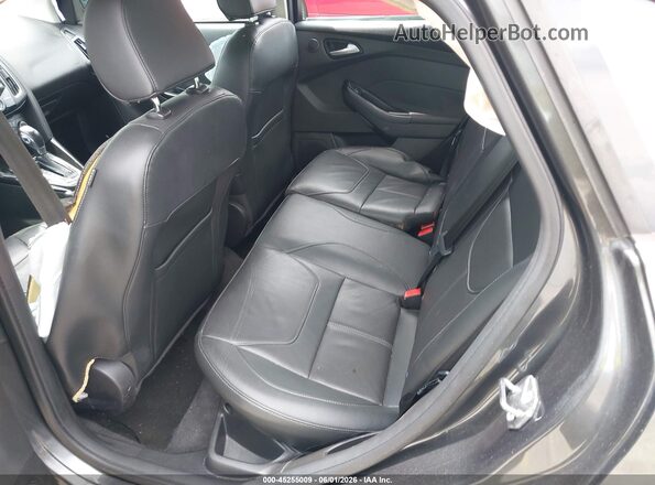 1FADP3J27JL247181 2018 FORD FOCUS Серый 