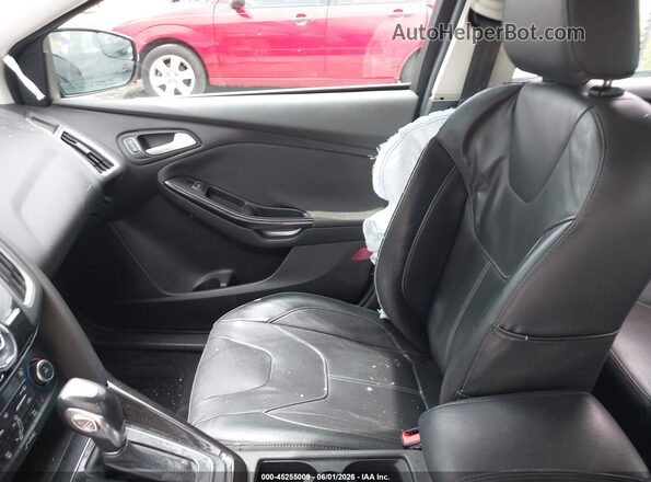 1FADP3J27JL247181 2018 FORD FOCUS Серый 