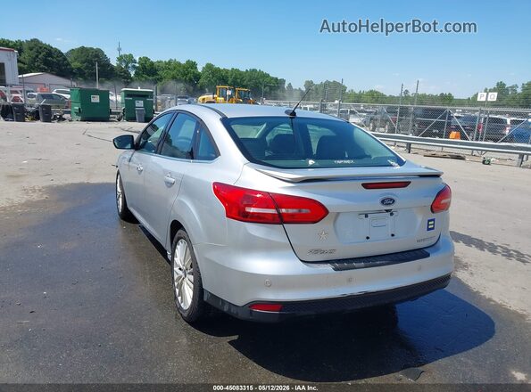 1FADP3J29HL238086 2017 FORD FOCUS Silver Trasero izquierdo