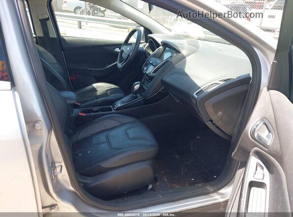 1FADP3J29HL238086 2017 FORD FOCUS Silver Vista interior delantera