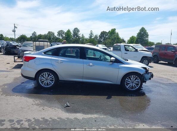 1FADP3J29HL238086 2017 FORD FOCUS Silver Vista interior trasera
