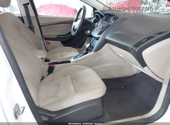 1FADP3K22GL270701 2016 FORD FOCUS White Front interior view