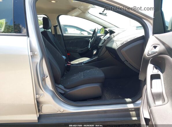 1FADP3K22JL315191 2018 FORD FOCUS Silver წინა სალონის ხედი