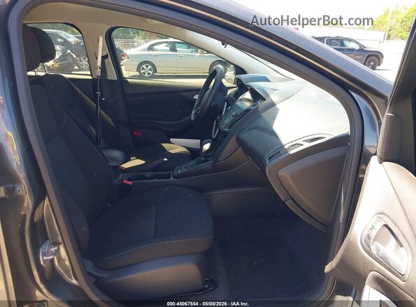 1FADP3K23JL297655 2018 FORD FOCUS Серый Вид салона спереди