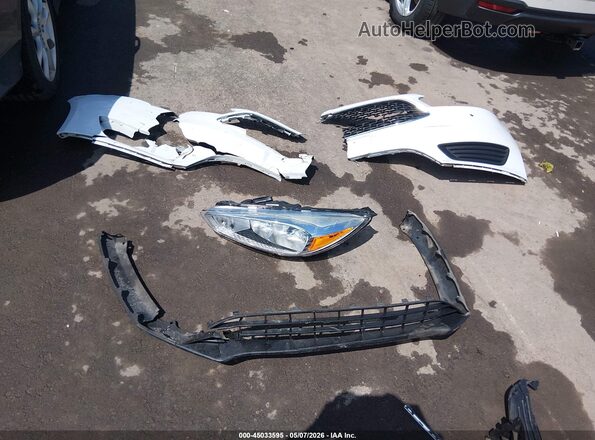 1FADP3K24JL235231 2018 FORD FOCUS White 