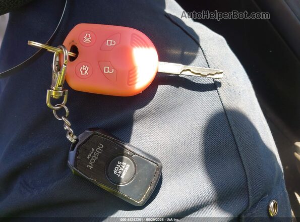1FADP3K27HL215579 2017 FORD FOCUS Red Вид панелі приладів