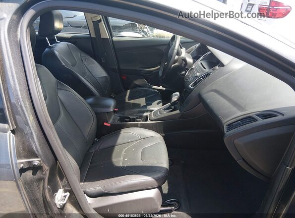 1FADP3K28GL286367 2016 FORD FOCUS Silver Вид салону спереду