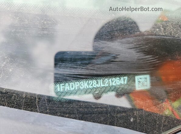 1FADP3K28JL212647 2018 FORD FOCUS Серебряный 