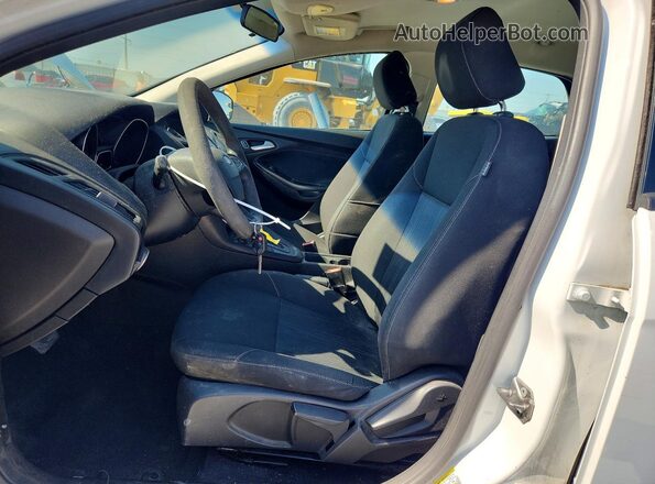 1FADP3K29GL399678 2016 FORD FOCUS White Vista interior delantera