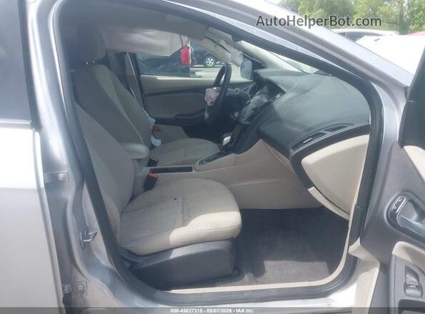 1FADP3K2XJL252695 2018 FORD FOCUS Silver Front interior view