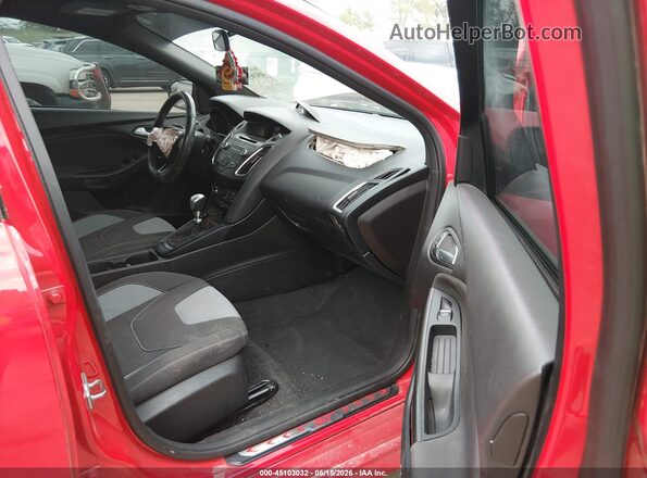 1FADP3L92HL233953 2017 FORD FOCUS ST Красный Вид салона спереди