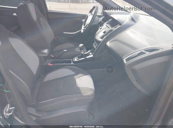 1FADP3L95HL347512 2017 FORD FOCUS Серый Вид салона спереди