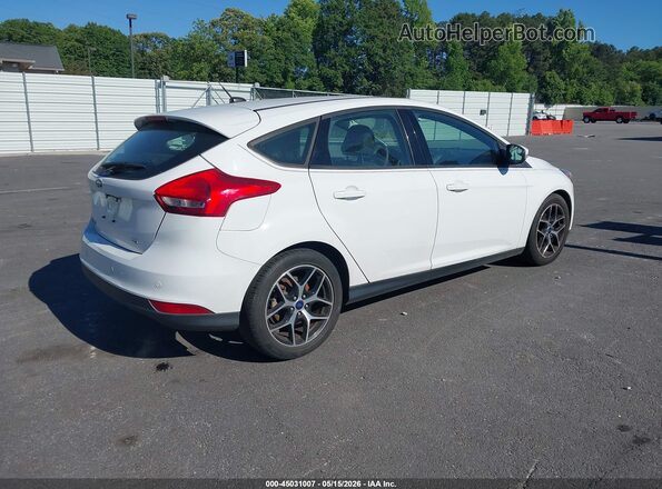 1FADP3M28HL227317 2017 FORD FOCUS White Задня права чверть