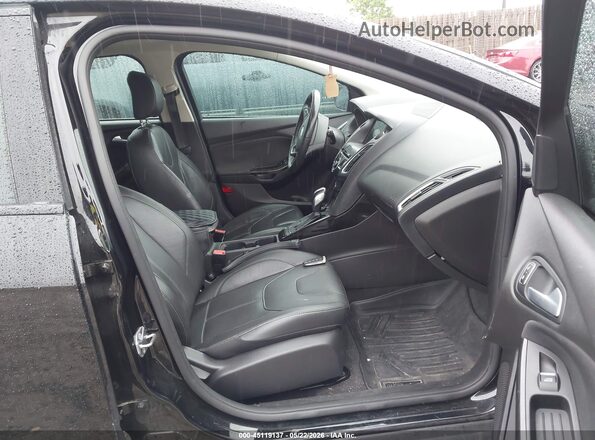 1FADP3N25JL332675 2018 FORD FOCUS Black Front interior view
