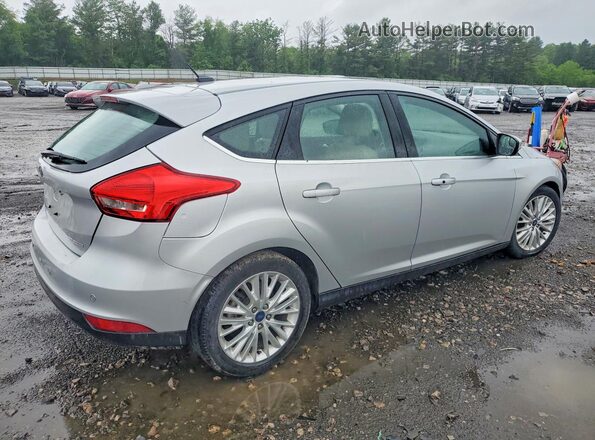 1FADP3N27JL271877 2018 FORD FOCUS Silver 