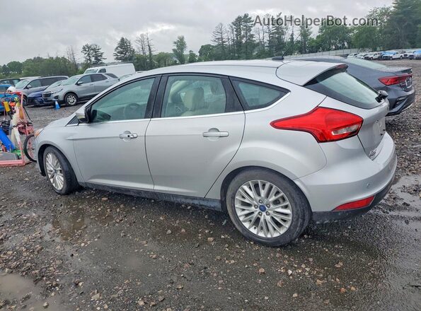 1FADP3N27JL271877 2018 FORD FOCUS Silver 