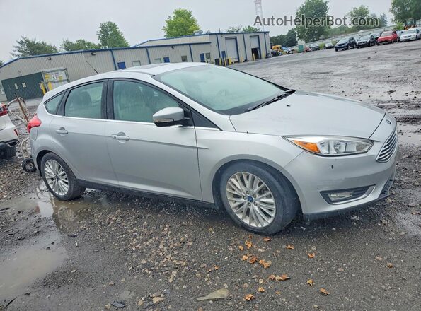 1FADP3N27JL271877 2018 FORD FOCUS Silver 