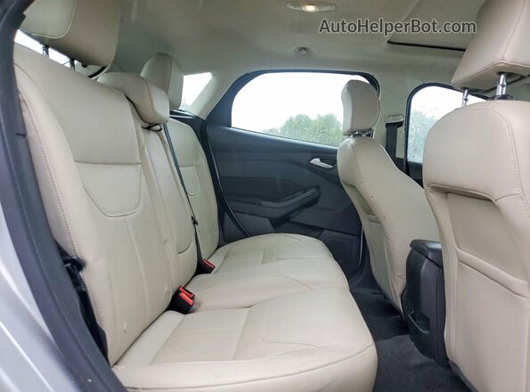 1FADP3N27JL271877 2018 FORD FOCUS Silver 