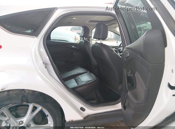 1FADP3N28GL259990 2016 FORD FOCUS White Vista de la etiqueta del VIN