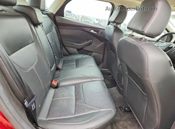 1FADP3N2XHL264870 2017 FORD FOCUS Red Вид задніх сидінь