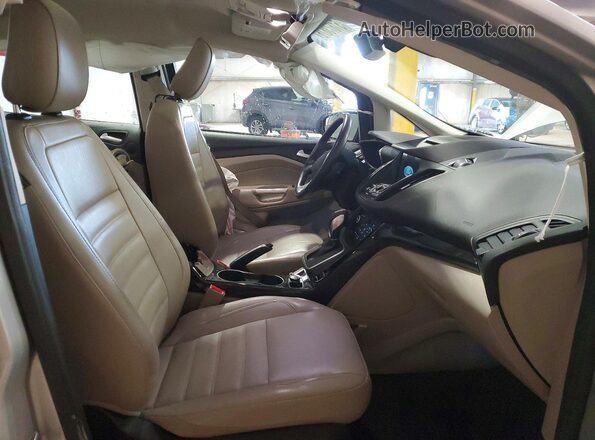 1FADP5DU7JL105826 2018 FORD C-MAX Серебряный Вид салона спереди