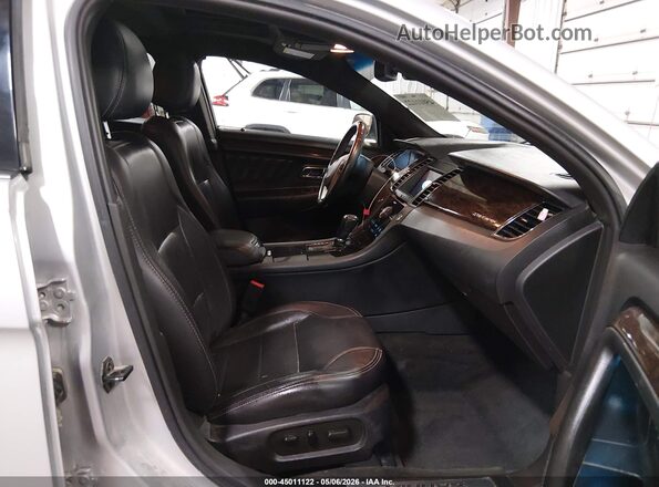 1FAHP2F85JG130250 2018 FORD TAURUS Серебряный Вид салона спереди