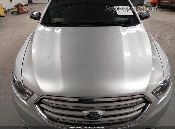 1FAHP2F85JG130250 2018 FORD TAURUS Серебряный Вид спереди