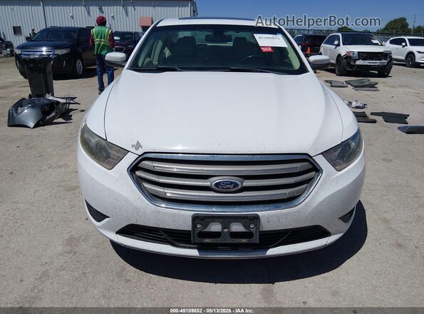 1FAHP2H80GG122756 2016 FORD TAURUS Белый Вид спереди