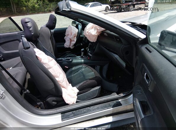1FATP8EM0G5318383 2016 FORD MUSTANG Silver Front interior view