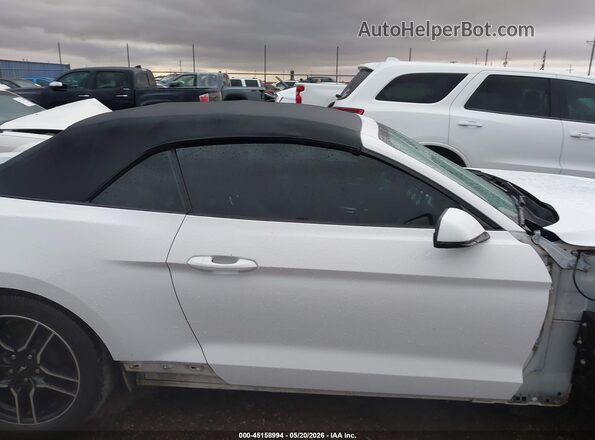 1FATP8UH0L5137539 2020 FORD MUSTANG White 360 interior view